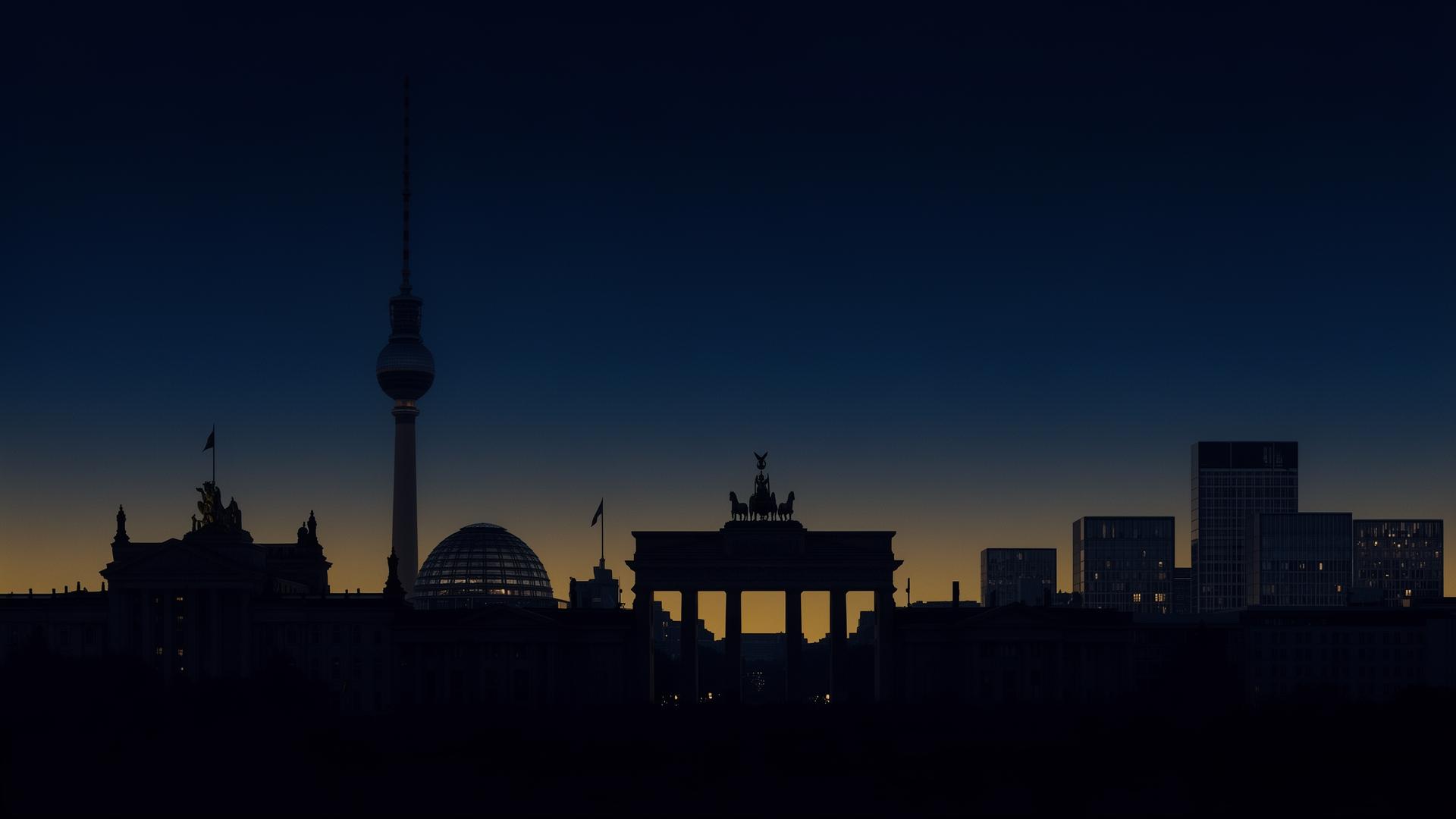 Berliner Skyline – Brandenburger Tor und Fernsehturm bei Nacht